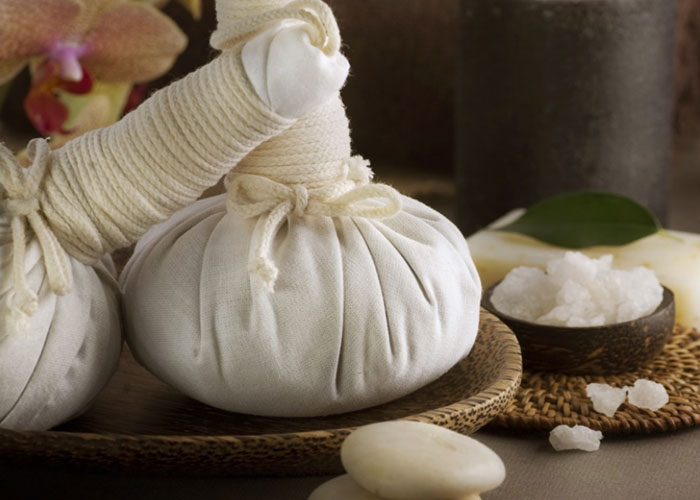 Cách làm túi chườm nóng thảo dược đơn giản