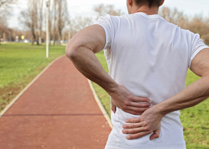 Đau lưng dưới gần mông ở nam và những điều cần biết