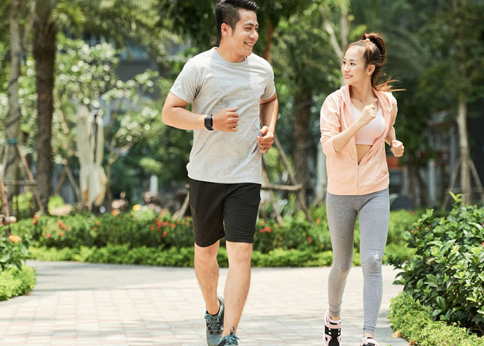Có nên dùng đai lưng thảo dược khi đi ngủ không?