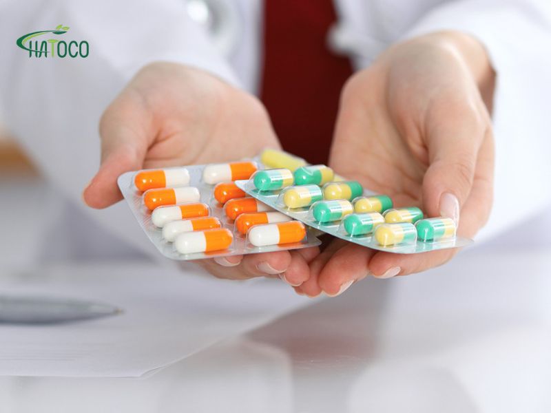 so-sanh-dieu-tri-dong-y-va-tay-y-cho-thoat-vi-dia-dem-1