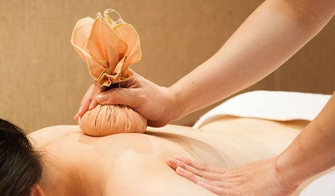 Hướng dẫn cách chườm ngải cứu tại nhà để chữa bệnh