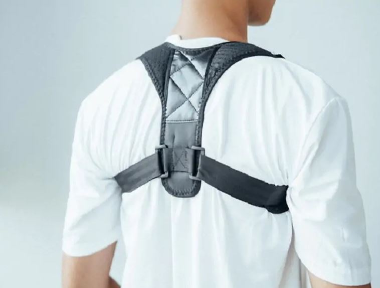 Đeo đai chống gù lưng có tác dụng không?