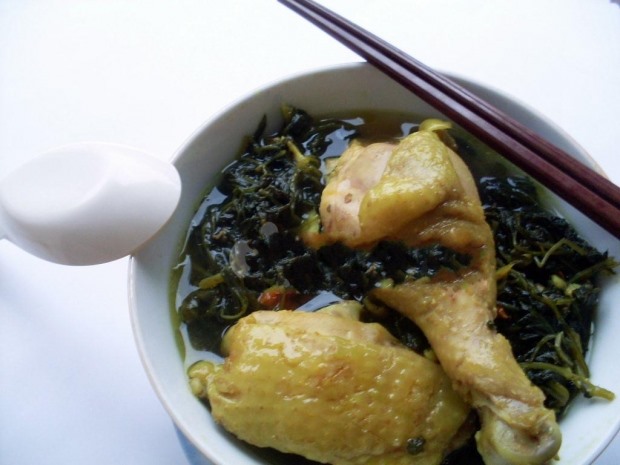 Gà hầm ngải cứu có tác dụng gì? Cách nấu thế nào?
