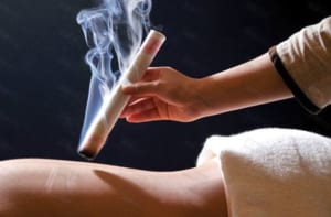 Hơ ngải cứu có tác dụng gì? Hướng dẫn cách thực hiện