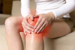 Mỏi khớp gối ở người trẻ tuổi, nguyên nhân và cách điều trị?