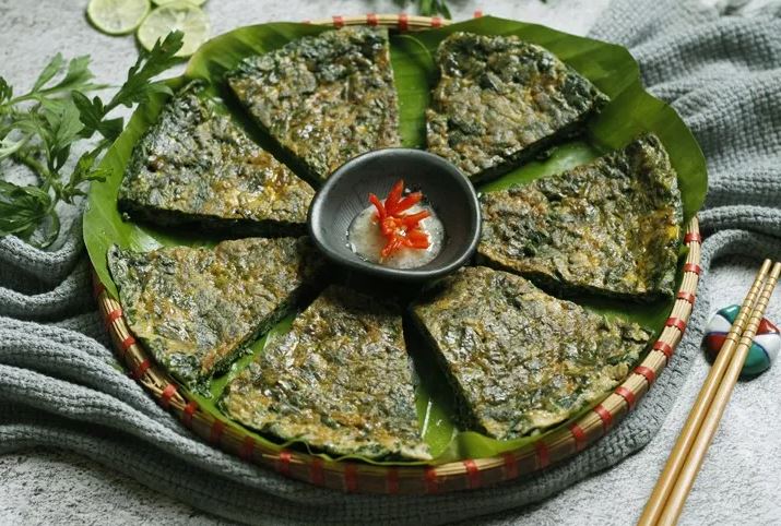 Lá ngải cứu với trứng gà có tác dụng gì? Ăn đúng cách thế nào?