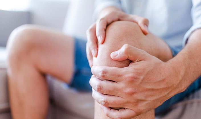 Tràn dịch khớp gối có nên xoa bóp không?